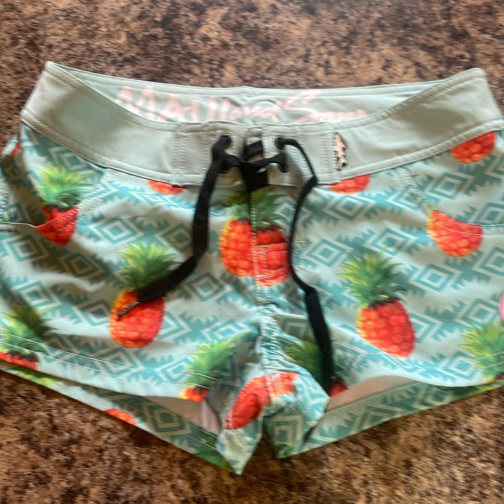 Maui and sons shorts